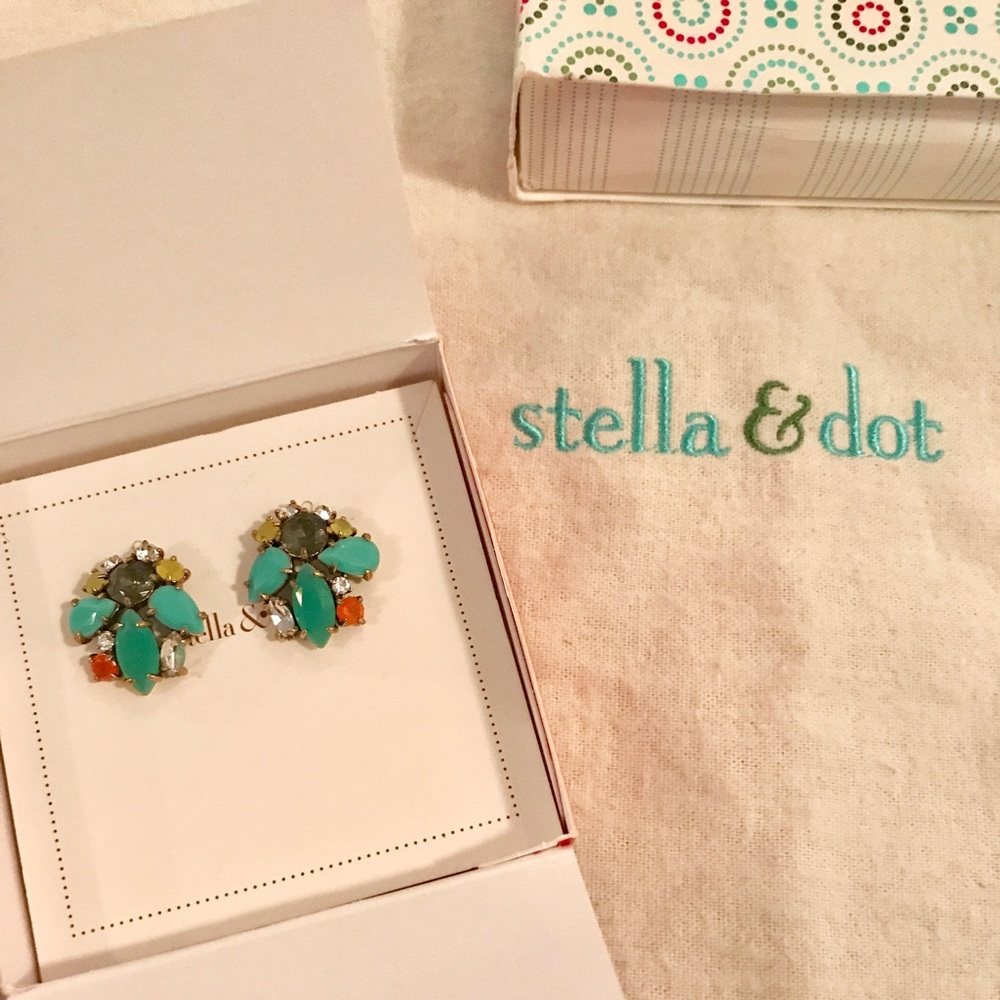 Stella and Dot Elodie cluster earrings